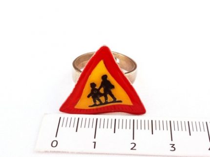 Road sign silver ring